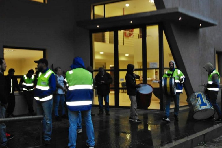 Los trabajadores despedidos de EGGER en la Delegación de Trabajo. Los trabajadores despedidos de EGGER en la Delegación de Trabajo.