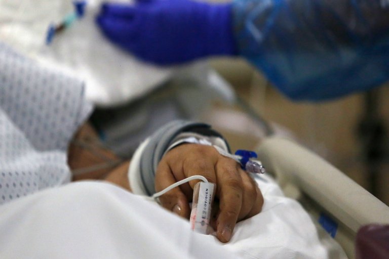 La mujer presenta una insuficiencia respiratoria. La mujer presenta una insuficiencia respiratoria.