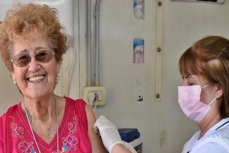 La vacuna antigripal es gratuita para la población objetivo. La vacuna antigripal es gratuita para la población objetivo.