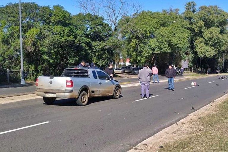El impacto ocurrió luego del mediodía del lunes, en avenida Monseñor Rosch. El impacto ocurrió luego del mediodía del lunes, en avenida Monseñor Rosch.