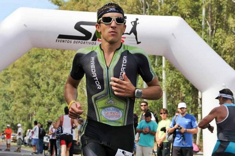 Alejandro Ricagno y Federico Alvarez buscan definir la punta. Alejandro Ricagno y Federico Alvarez buscan definir la punta.