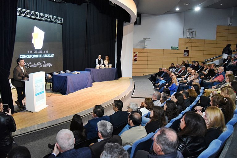 “La historia de la ciudad está hecha por cada uno de los intendentes”, dijo Oliv “La historia de la ciudad está hecha por cada uno de los intendentes”, dijo Oliv