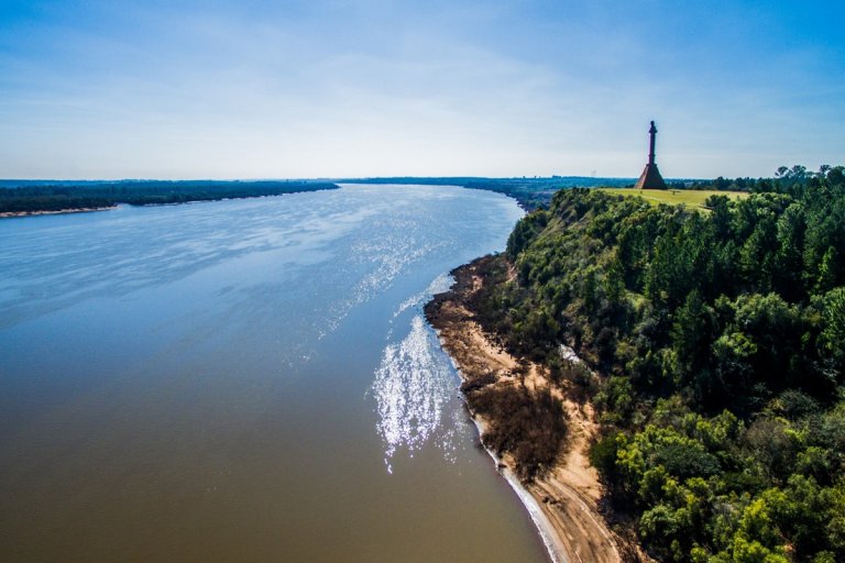 Frigerio y el presidente de CARU buscan potenciar el río Uruguay.