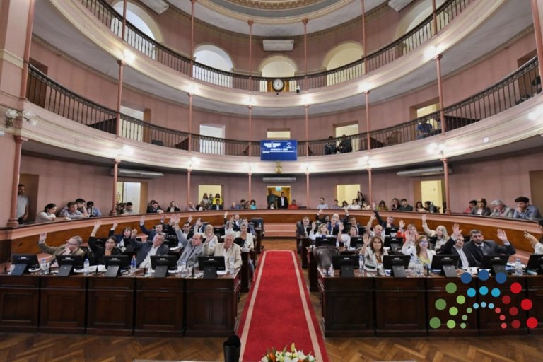 También se aprobó la ley de productos médicos. También se aprobó la ley de productos médicos.