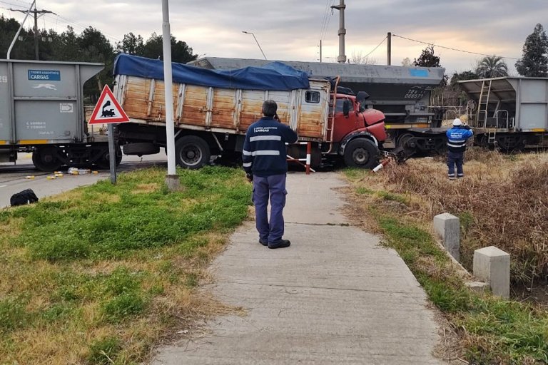 El tránsito se vio interrumpido a raíz del accidente. El tránsito se vio interrumpido a raíz del accidente.