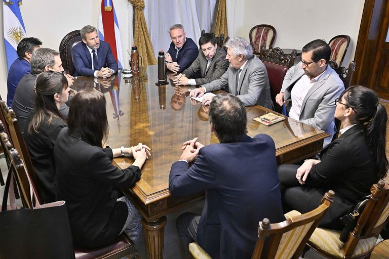 El BID vino a monitorear la marcha de las obras y dio los plazos de ejecución. El BID vino a monitorear la marcha de las obras y dio los plazos de ejecución.