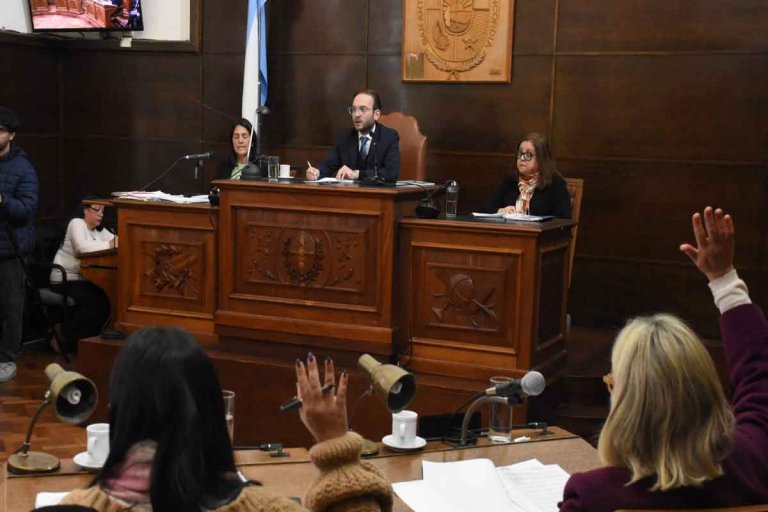 Sesión histórica en el Concejo Deliberante. Sesión histórica en el Concejo Deliberante.