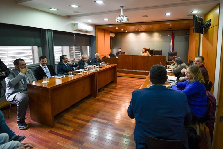 Se pasó a un cuarto intermedio para el próximo martes 17 de septiembre. Se pasó a un cuarto intermedio para el próximo martes 17 de septiembre.