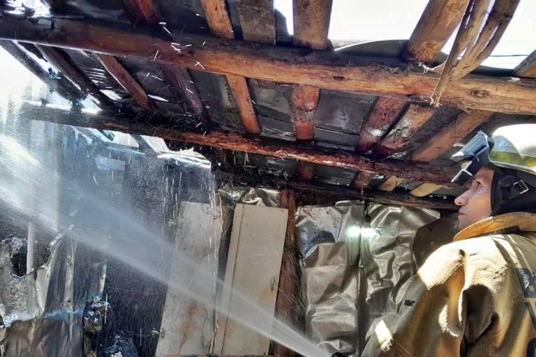 El siniestro dejó importantes daños materiales en el inmueble. El siniestro dejó importantes daños materiales en el inmueble.