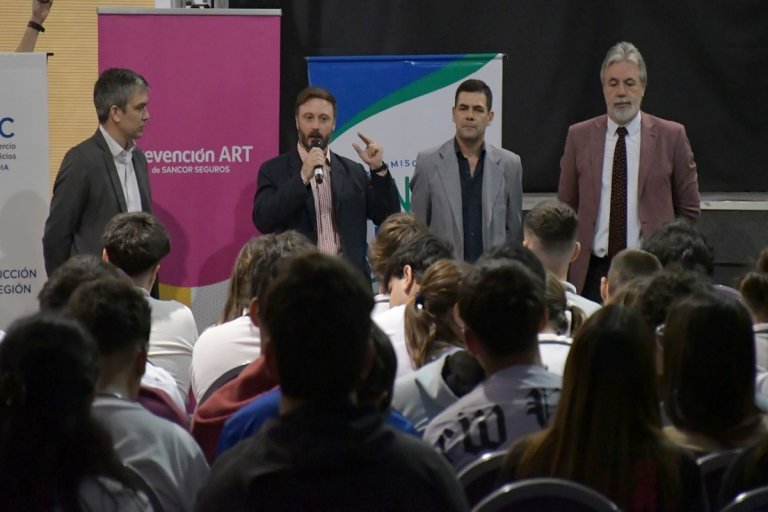 Participaron establecimientos educativos de diferentes niveles. Participaron establecimientos educativos de diferentes niveles.